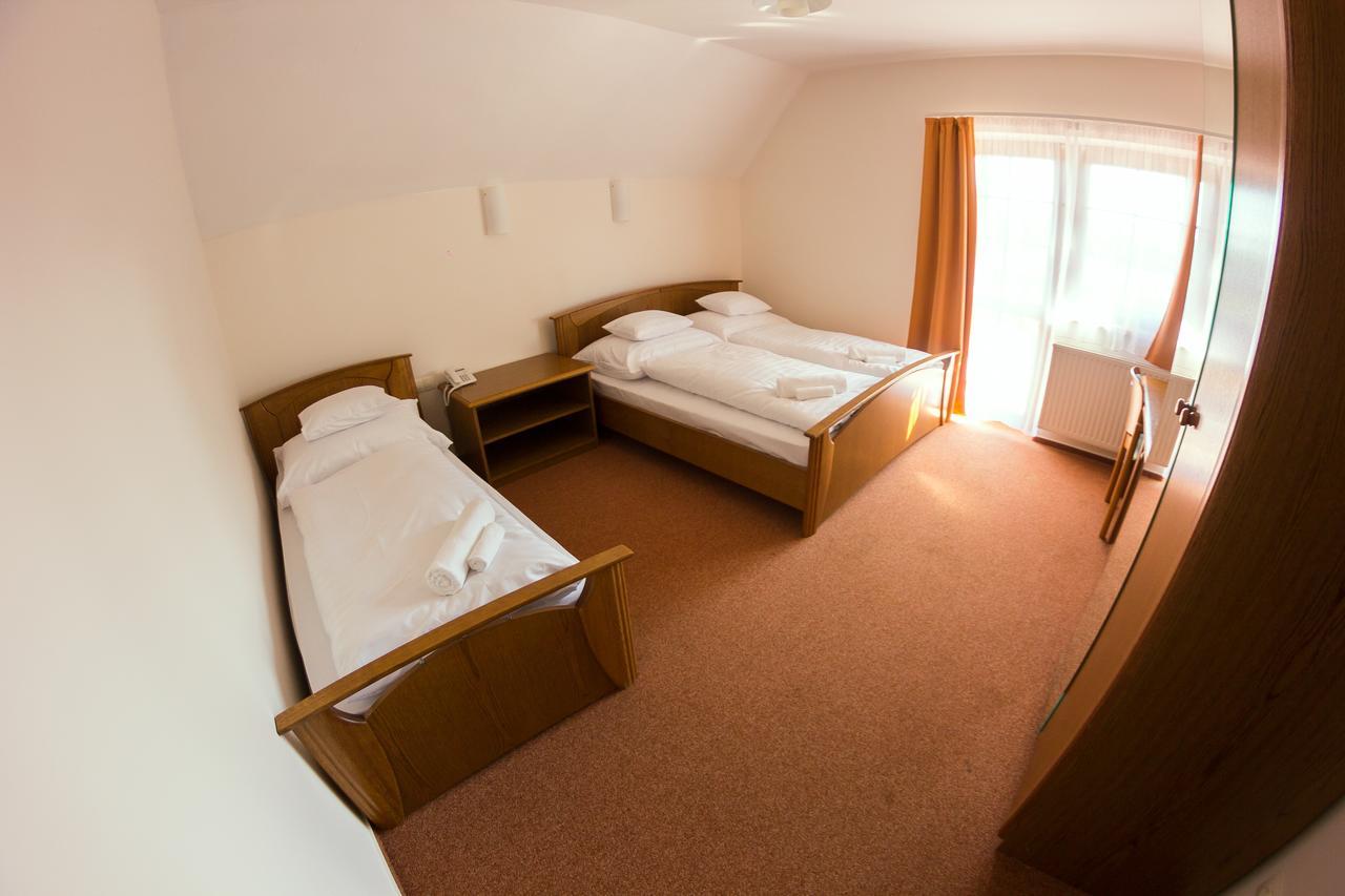 M1 Szeker Csarda Hotel Es Etterem Obarok Экстерьер фото
