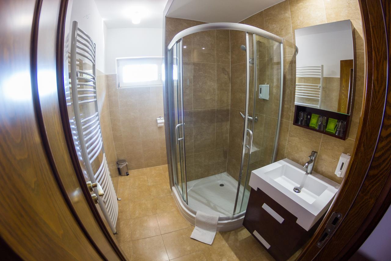 M1 Szeker Csarda Hotel Es Etterem Obarok Экстерьер фото