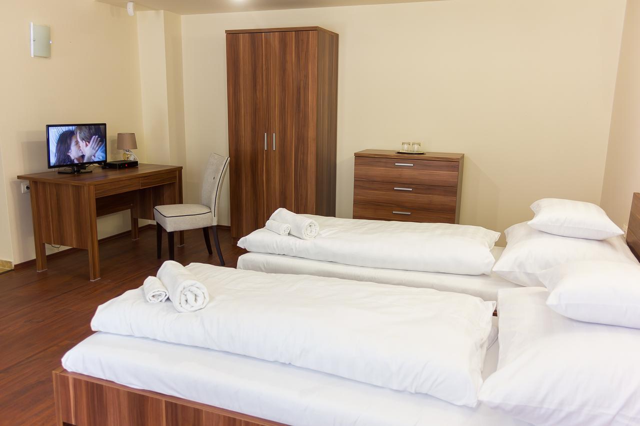 M1 Szeker Csarda Hotel Es Etterem Obarok Экстерьер фото