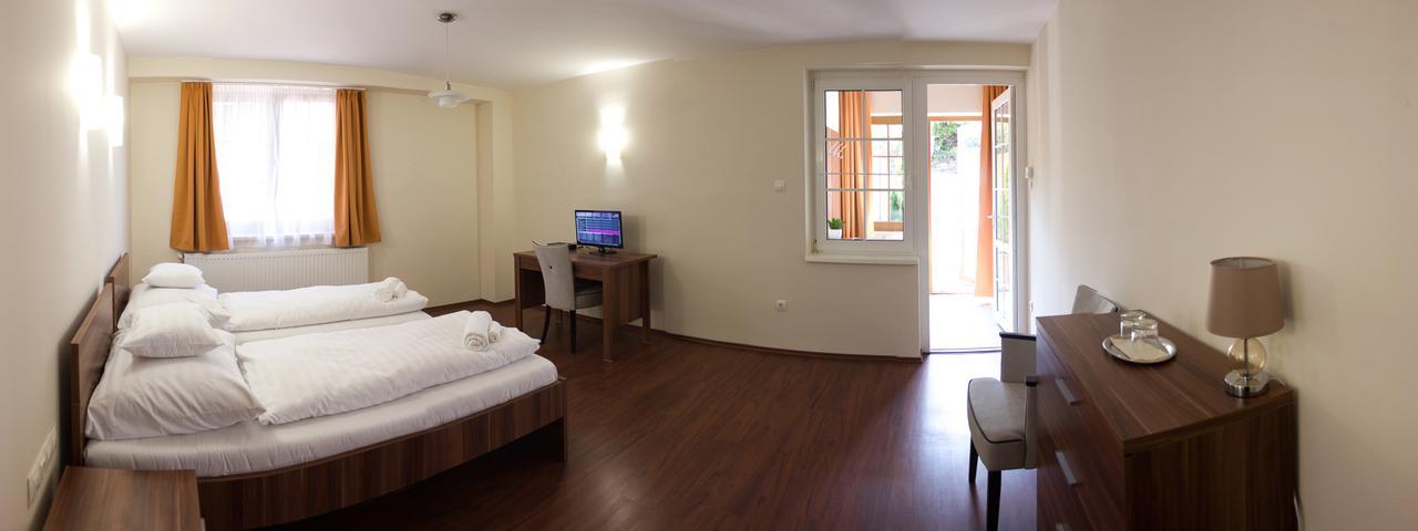 M1 Szeker Csarda Hotel Es Etterem Obarok Экстерьер фото