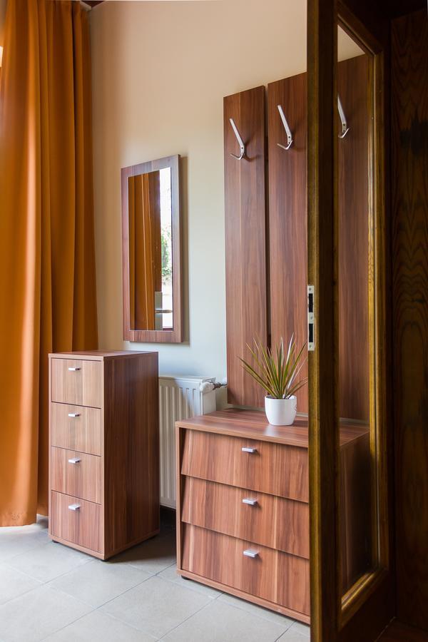 M1 Szeker Csarda Hotel Es Etterem Obarok Экстерьер фото